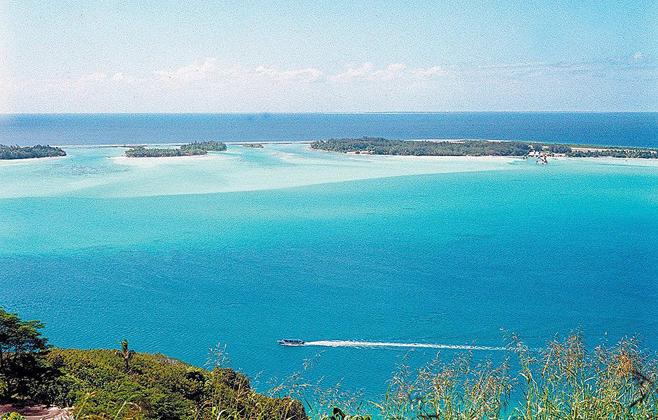 Os muitos tons de azul do mar de Bora Bora, na Polinsia Francesa
