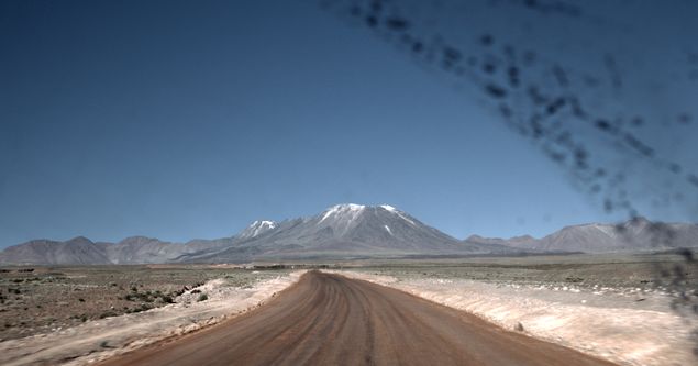 Vulco do deserto do Atacama em cena do filme