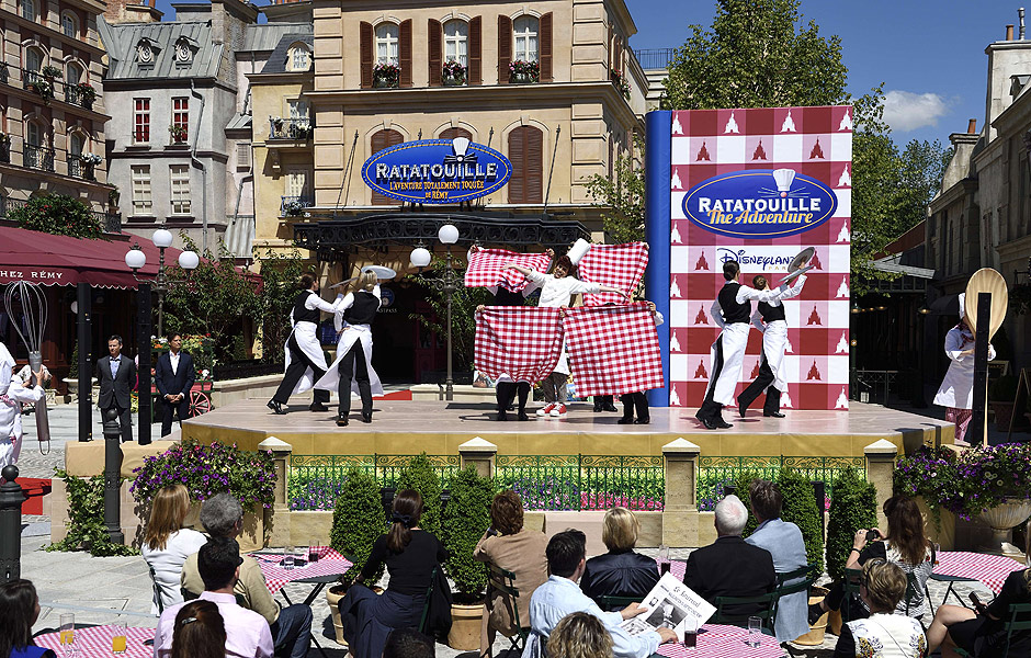 Apresentação de atração baseada no desenho animado 'Ratatouille' na Disneyland de Paris, em Marne-la-Vallee (França)