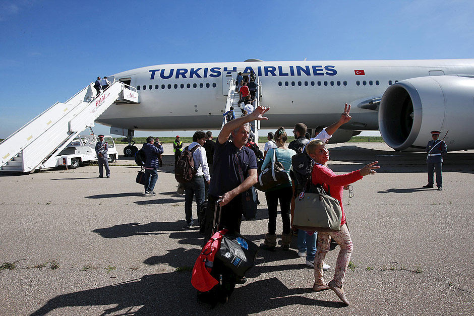 Passageiros embarcam em voo da Turkish Airlines no Marrocos