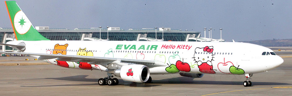Avião decorado com a Hello Kitty em campanha promocional da companhia EVA