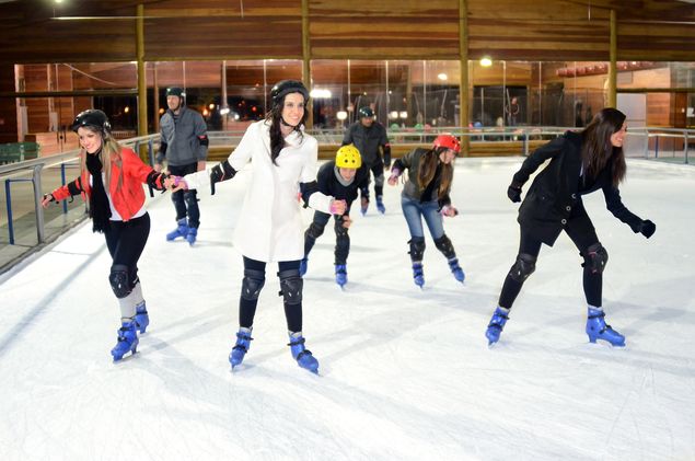 O complexo Tarundu inaugurou uma pista de patina��o no gelo, de 360 m�; a entrada custa a partir de R$ 109 e a patina��o, mais R$ 60