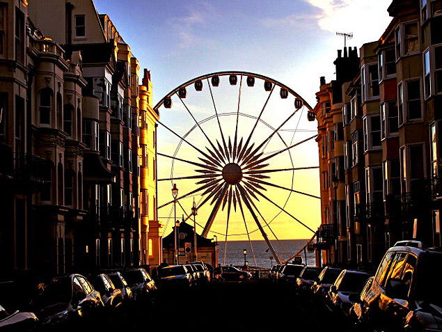 A roda-gigante da cidade batizada de Brighton Eye
