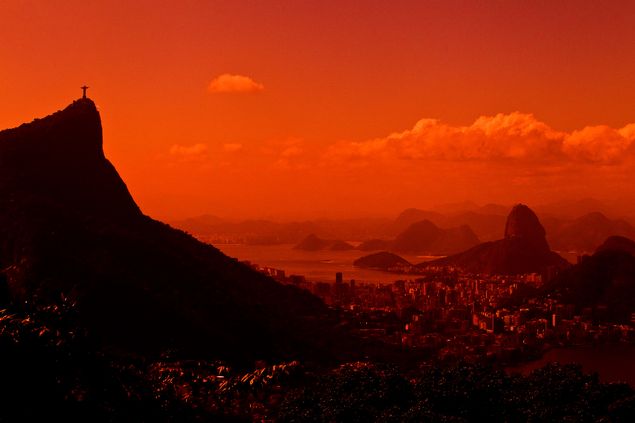 Rio de Janeiro a partir do mirante Vista Chinesa; a cidade continua sendo o principal destino de estrangeiros no pas