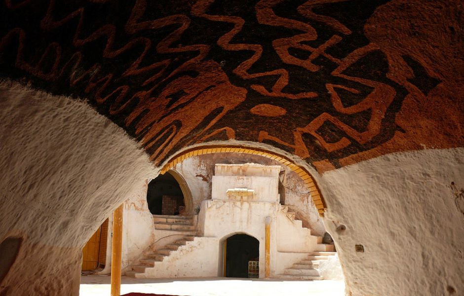 O hotel Sidi Driss, em Matmata, na Tunsia. O local, formado por um antigo edifcio berbere,  usado como a fazenda da famlia Lars, de 