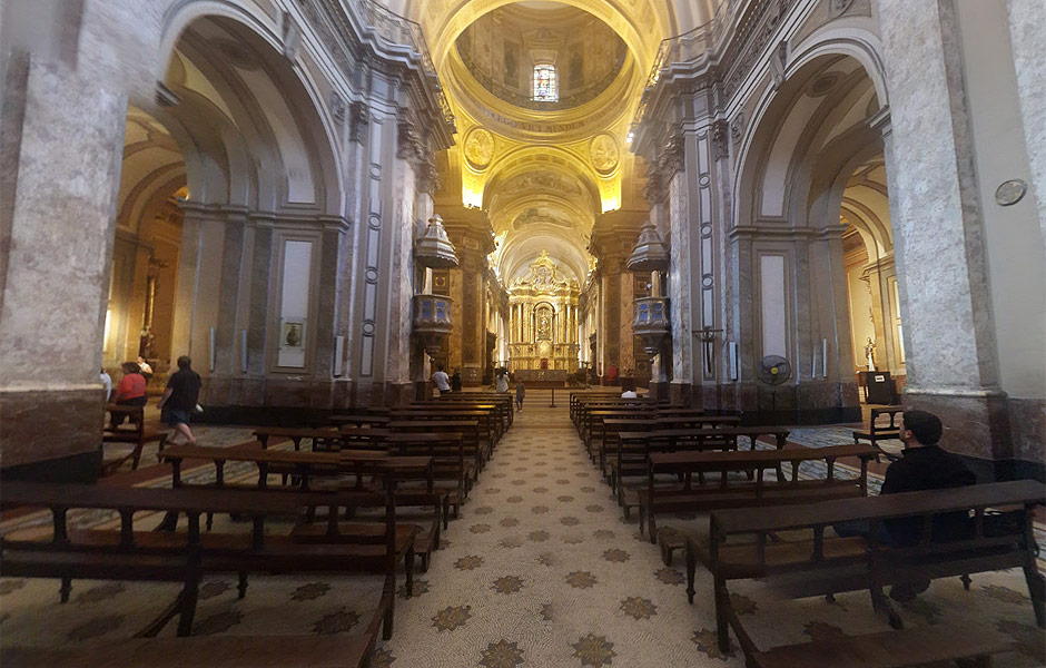 Interior da Catedral Metropolitana de Buenos Aires, na Argentina