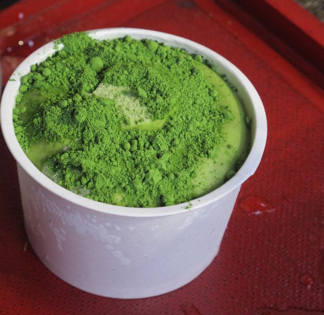 sorvete de match Delcia refrescante feita de ch verde e vendida no mercado de peixes de Tsukiji, o mais conhecido de Tquio; em So Paulo,  oferecida em dias especficos na Gelato Boutique por at R$ 14