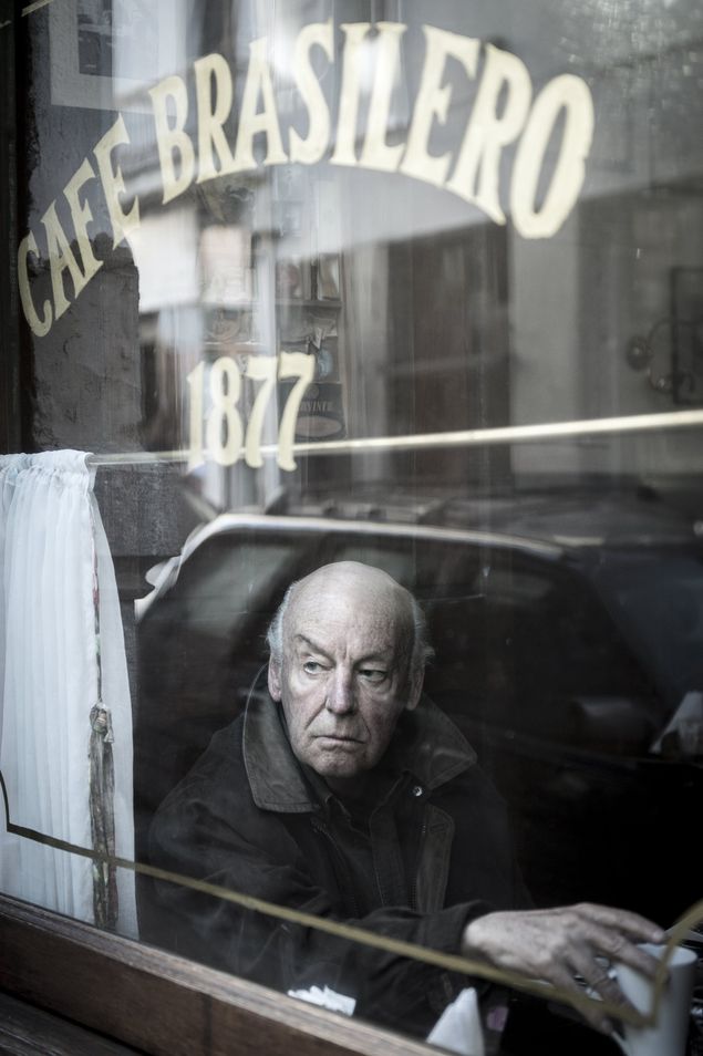  (150413) -- MONTEVIDEO, abril 13, 2015 (Xinhua) -- Imagen del 12 de abril de 2013 del escritor uruguayo Eduardo Galeano posando en Montevideo, Uruguay. El escritor uruguayo Eduardo Galeano, autor de 