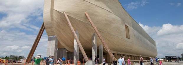 A polmica Arca de No de US$ 100 milhes erguida por parque religioso nos EUA. A arca tem dimenses semelhantes s da embarcao citada nos relatos bblicos 