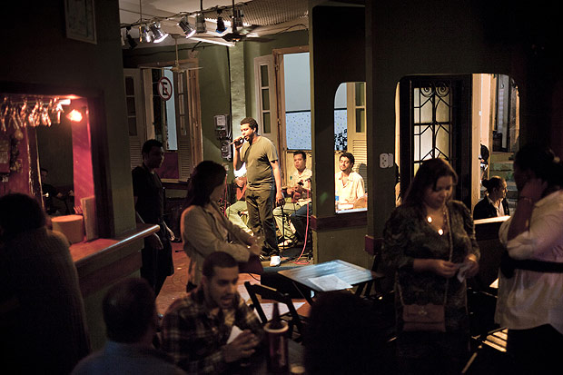 Show no bar Semente, na Lapa, que recebe apresentaes musicais 