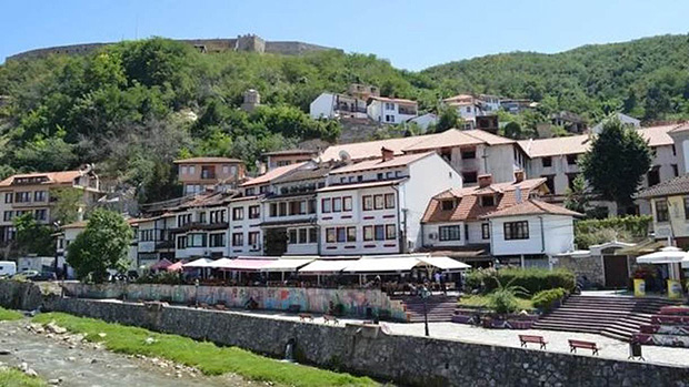 O centro de Prizren tem centro antigo e muitos eventos culturais