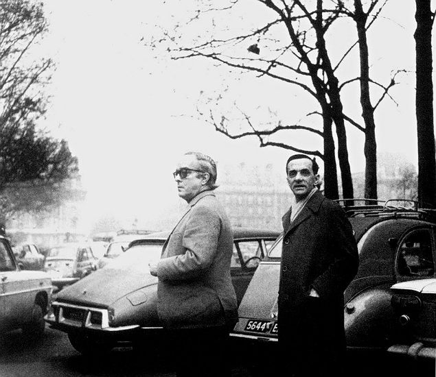 Vinicius de Moraes (esq.) e Joo Cabral, em Paris, em 1964, em foto do livro 