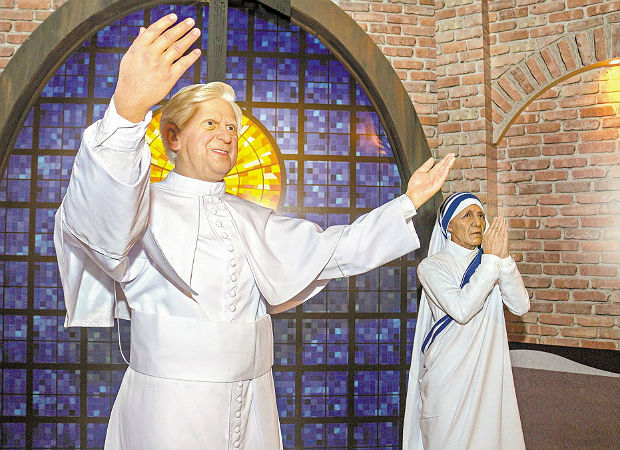 Esttuas de Bento 16 e Madre Teresa adicionadas ao acervo do museu de Aparecida