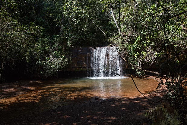 Swimming in waterfalls and rivers is the main attraction of the trip to Chapada dos Guimares