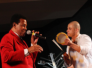 Ao lado de Jair Rodrigues, banda Ladudalua apresenta msica brasileira feita atravs da percusso