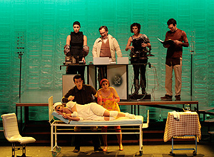 Com direo de Eliana Fonseca, "Tempo de Comdia" reestreia no Teatro Cleyde Yconis e critica robotizao dos atores