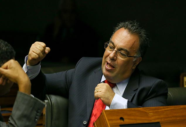 O deputado Andr Vargas (sem partido-PR) comparece em sua primeira sesso aps licena 