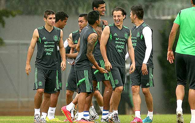 A seleo do Mxico em treino no CT Rei Pel, nesta segunda (9)