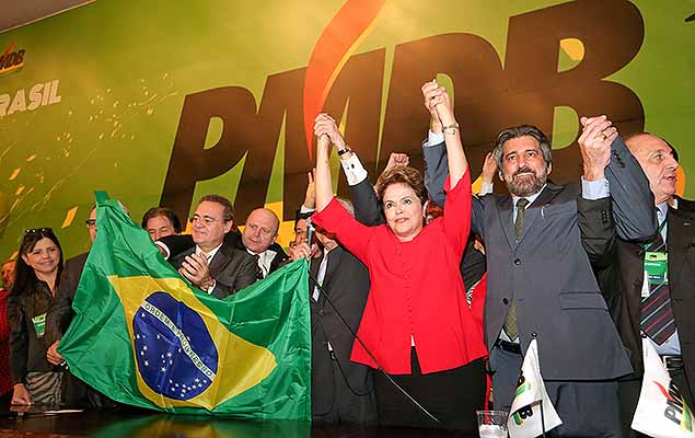 Dilma, Temer e o presidente nacional do PMDB, senador Valdir Raupp (RO), na conveno nacional do partido