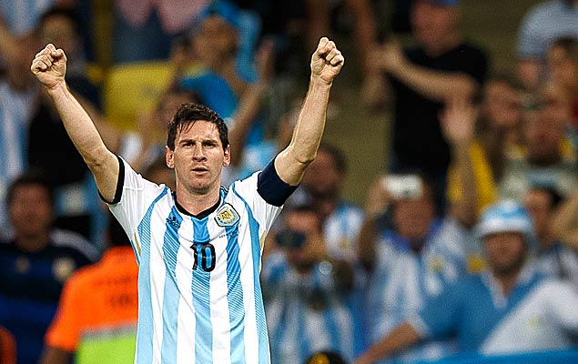 Messi comemora seu gol na partida entre Argentina e Bsnia