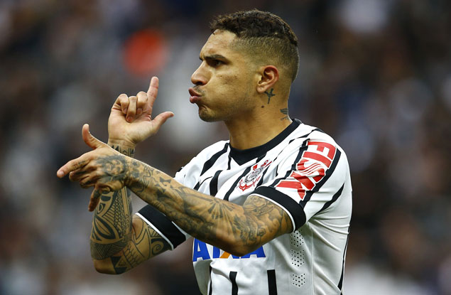 O atacante peruano Guerrero comemora gol do Corinthians