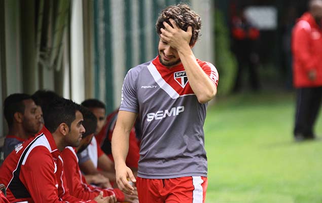 O atacante Alexandre Pato durante um treino do So Paulo