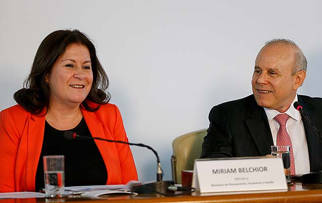 Os ministros Guido Mantega (Fazenda) e Miriam Belchior (Planejamento), na sede do Ministrio do Planejamento, em Braslia