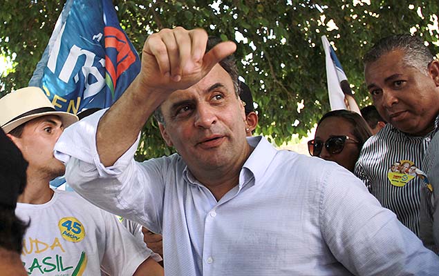 O candidato  Presidncia Acio Neves (PSDB) durante visita  cidade de Montes Claros (MG) no ltimo dia 11