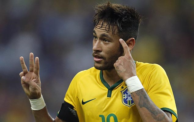 O atacante Neymar comemora aps marcar gol no amistoso entre Brasil e Japo, em Cingapura, nesta tera-feira