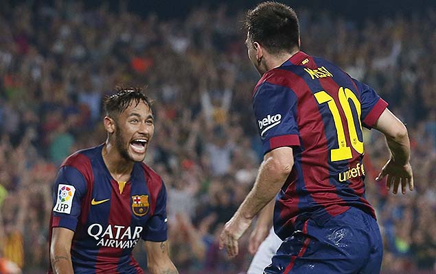 Neymar comemora gol com Messi no Camp Nou, em Barcelona