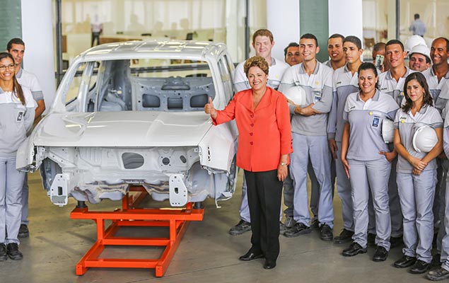A presidente Dilma Rousseff visita as instalaes da unidade industrial da Fiat em Goiana (PE)