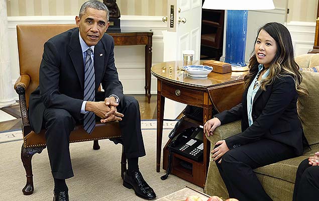 Presidente Barack Obama se encontra com a enfermeira Nina Pham, curada do ebola