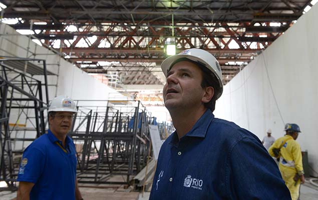 O prefeito Eduardo Paes visita obras do Museu do Amanh, em novembro de 2014