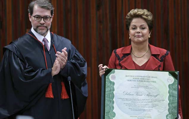 Ao lado do ministro Dias Toffoli, presidente Dilma  diplomada para o segundo mandato em cerimnia no Tribunal Superior Eleitoral