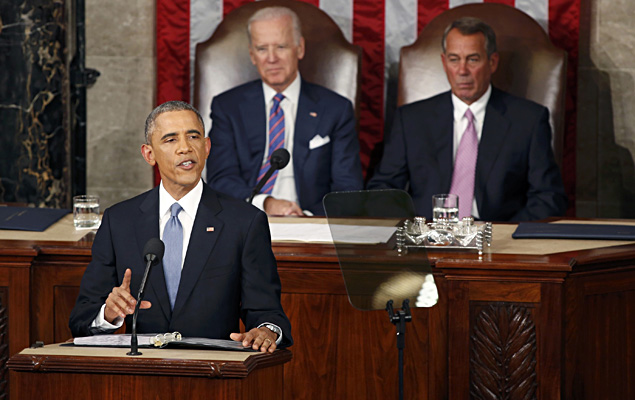 Barack Obama faz o discurso do Estado da Unio, na noite de tera,  frente de seu vice e do presidente do Congresso, John Boehner