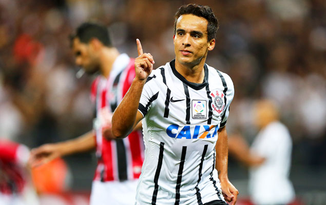 Jadson comemora gol marcado na vitria do Corinthians sobre o So Paulo