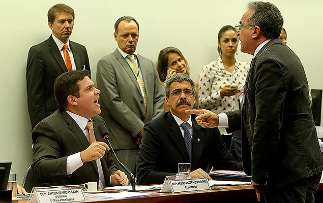 El presidente de la CPI de Petrobras, Hugo Motta, arma una discusin con el diputado Edmilson Rodrigues