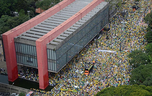 Manifestantes protestam contra o governo Dilma Rousseff na av. Paulista, na regio central de SP
