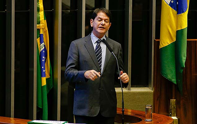 Cid Gomes, ento ministro da Educao, durante discurso na Cmara dos Deputados