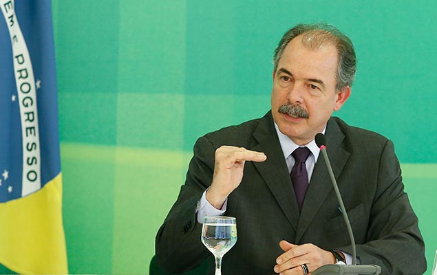 "A guerra fria precisa ficar para trs na poltica externa", diz o ministro Aloizio Mercadante 