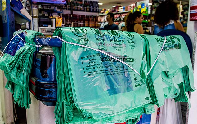 Procon e Apas fazem acordo para regular uso de sacolinhas em supermercados de So Paulo 