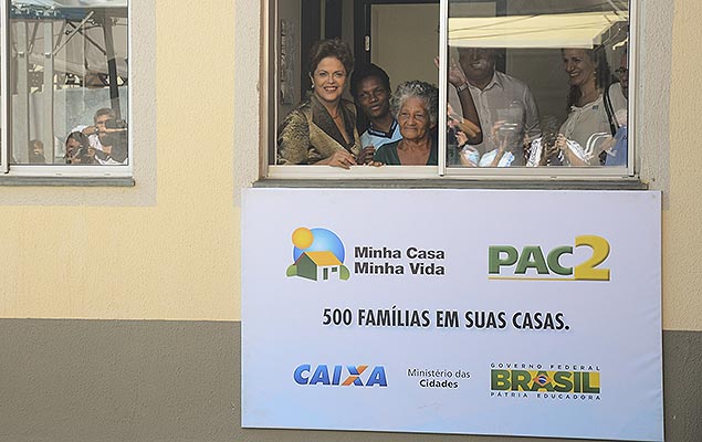 A presidente Dilma Rousseff entrega imveis do Minha Casa, Minha Vida, em conjunto habitacional em Duque de Caxias, no Rio