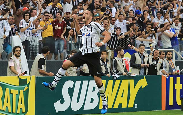 O meia Renato Augusto, jogador que tem mais a receber do Corinthians