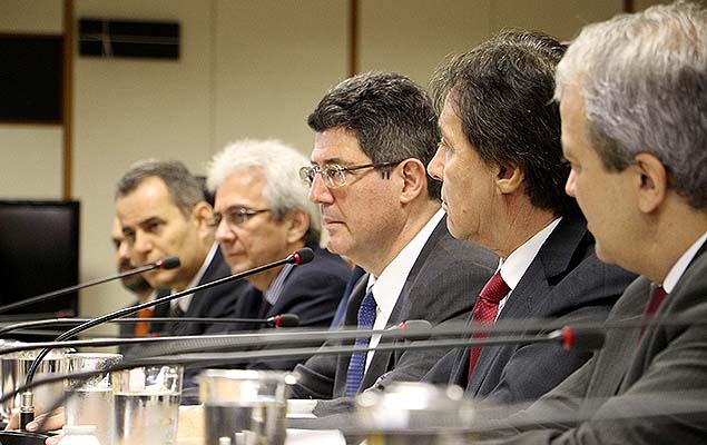 O ministro da Fazenda, Joaquim Levy, discute a unificao do ICMS com senadores 