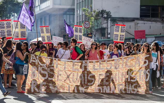 Caminhada de Mulheres Lésbicas e Bissexuais, em 2015, contra o machismo e o preconceito em SP