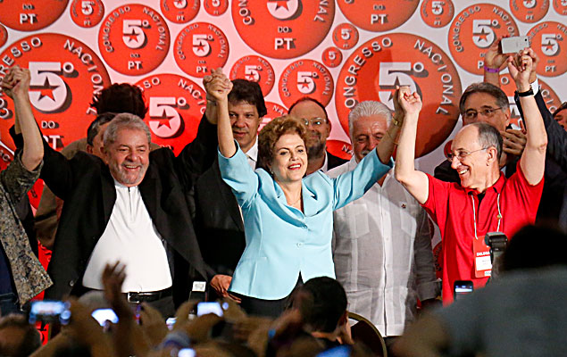 O ex-presidente Lula, a ex-presidente Dilma e o presidente do PT, Rui Falco, em congresso do partido