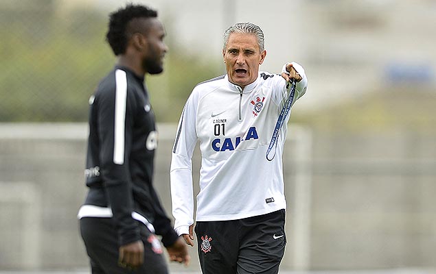 Tite prioriza bolas aéreas e repete time pelo terceiro jogo consecutivo