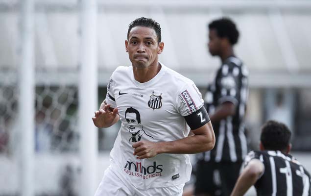 Ricardo Oliveira festeja gol marcado pelo Santos contra o Corinthians