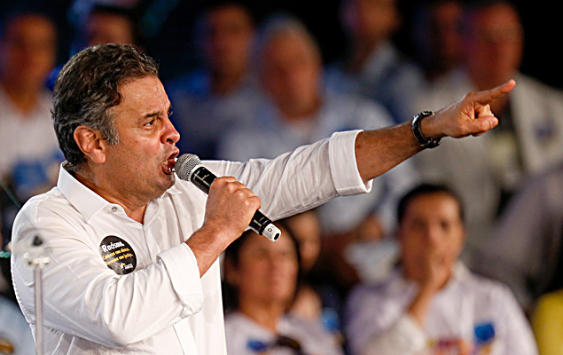 O presidente nacional do PSDB, senador Acio Neves, discursa na conveno do partido, em Braslia