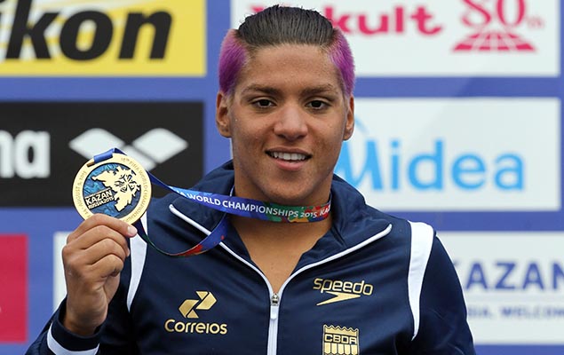 Ana Marcela conquista a medalha de ouro na prova de 25 km em guas abertas no Mundial de Kazan, Rssia, neste sbado